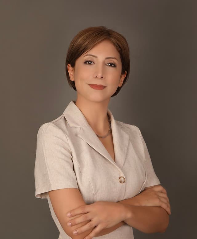 Dr. Yasamin Omaraei